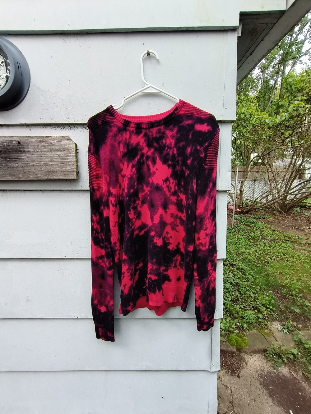 Size Small Tie-Dyetype Long Sleeve Top in Burgundy & Red Like New